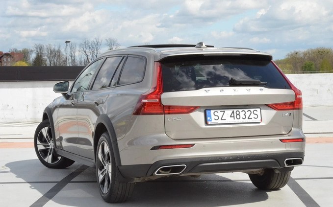 Volvo V60 Cross Country cena 135900 przebieg: 175000, rok produkcji 2021 z Zabrze małe 781